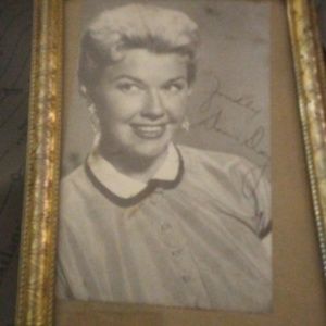 Photos signed, records 45's sports cards.